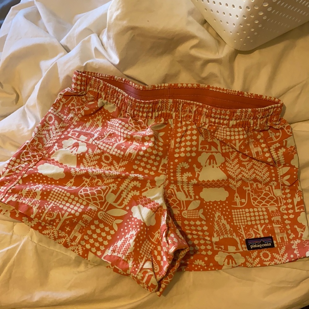 Patagonia patterned shorts size large (kids)